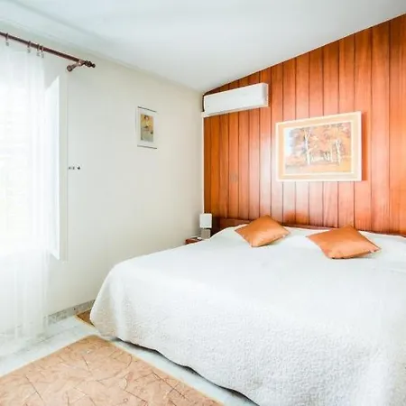 Gostinjska kuća Nina 4*