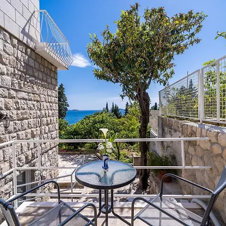 Nina Guest house